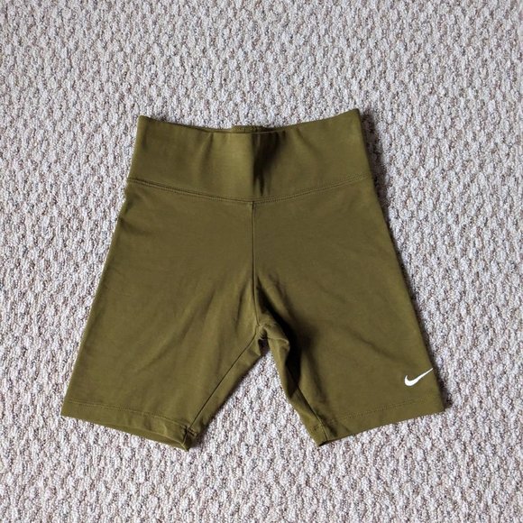 ✨Vintage Nike Biker Shorts✨ - Picture 3 of 3